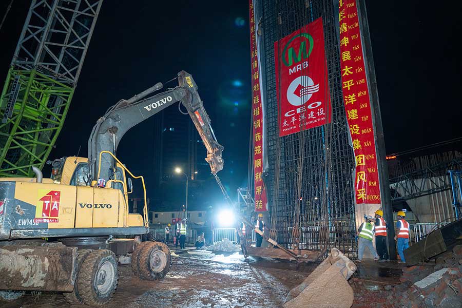 thi công nhà ga tuyến đường sắt số 5 Văn Cao - Hòa Lạc